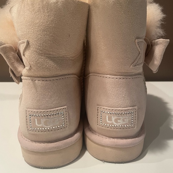cream uggs - Picture 2 of 3